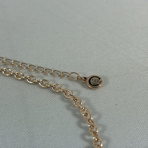 1946 Gold Tone Open Work Flower Necklace Bib Style Floral Statement - Picture 5 of 11